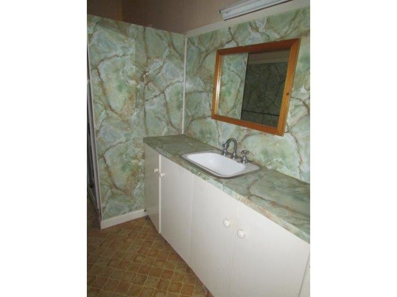 30 McCulloch Streeet, Donald VIC 3480