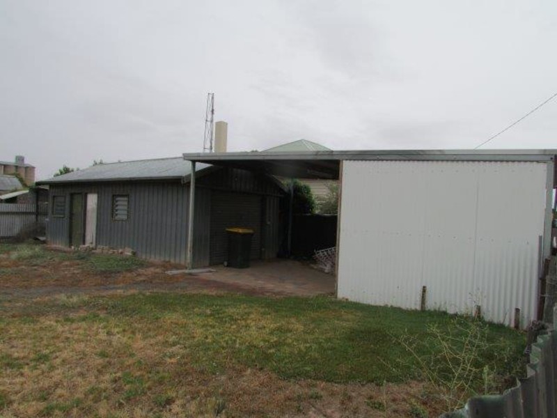 30 McCulloch Streeet, Donald VIC 3480