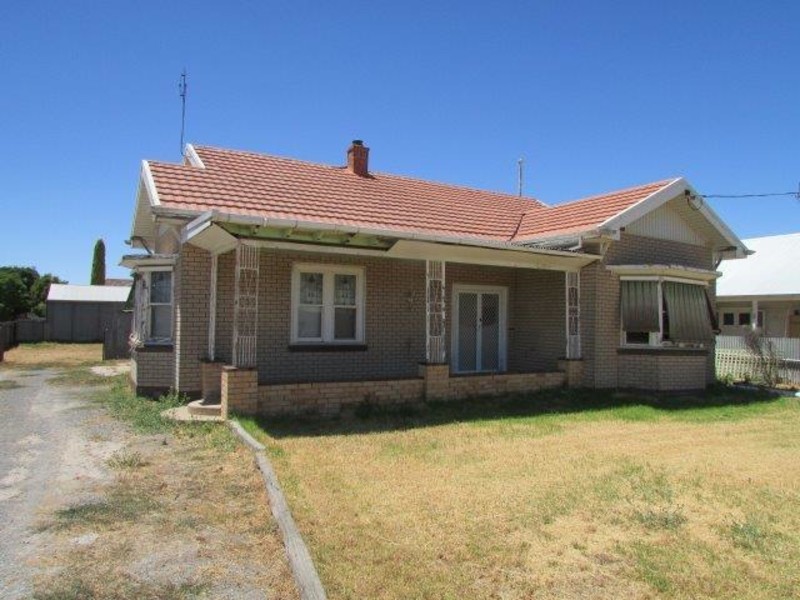 81 Jamouneau Street, Warracknabeal VIC 3393