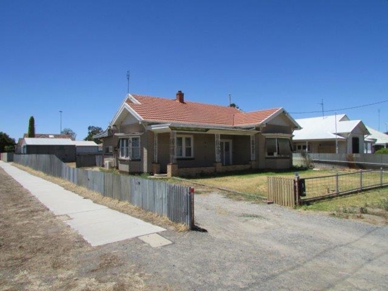 81 Jamouneau Street, Warracknabeal VIC 3393