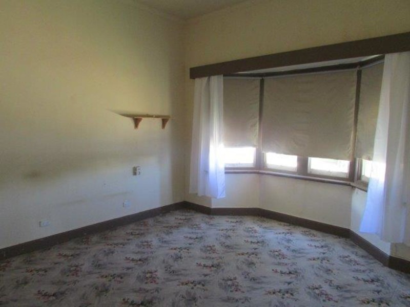 81 Jamouneau Street, Warracknabeal VIC 3393