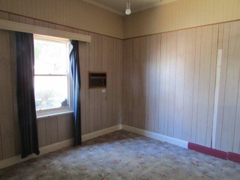 81 Jamouneau Street, Warracknabeal VIC 3393