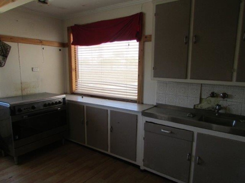 81 Jamouneau Street, Warracknabeal VIC 3393