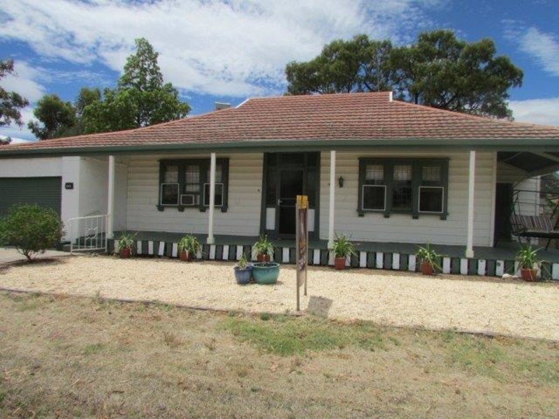 29 Molyneaux Street, Warracknabeal VIC 3393