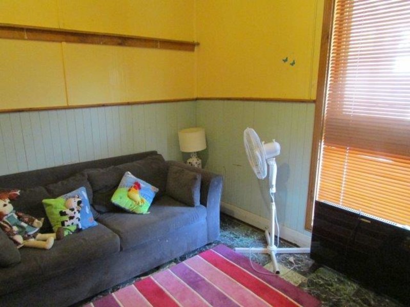 29 Molyneaux Street, Warracknabeal VIC 3393