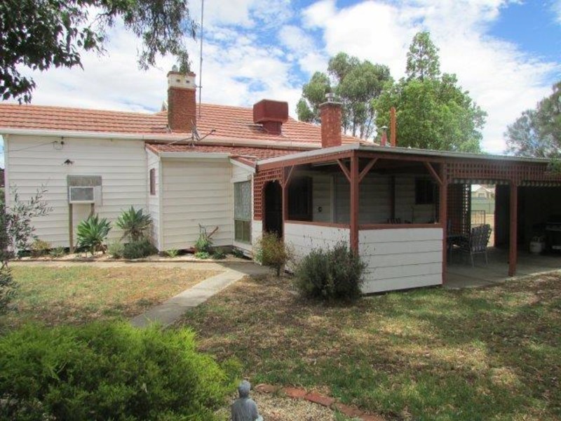 29 Molyneaux Street, Warracknabeal VIC 3393