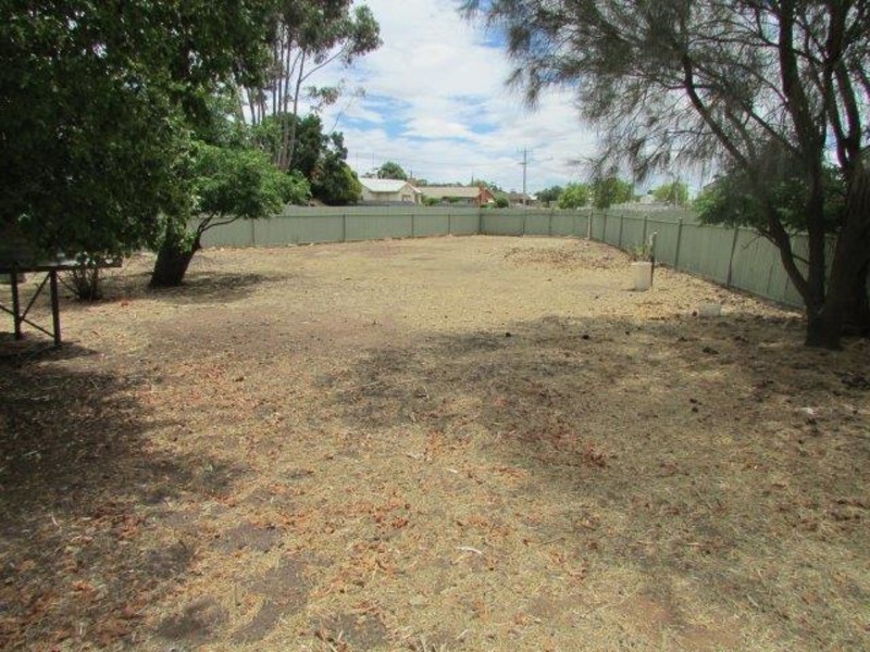 29 Molyneaux Street, Warracknabeal VIC 3393