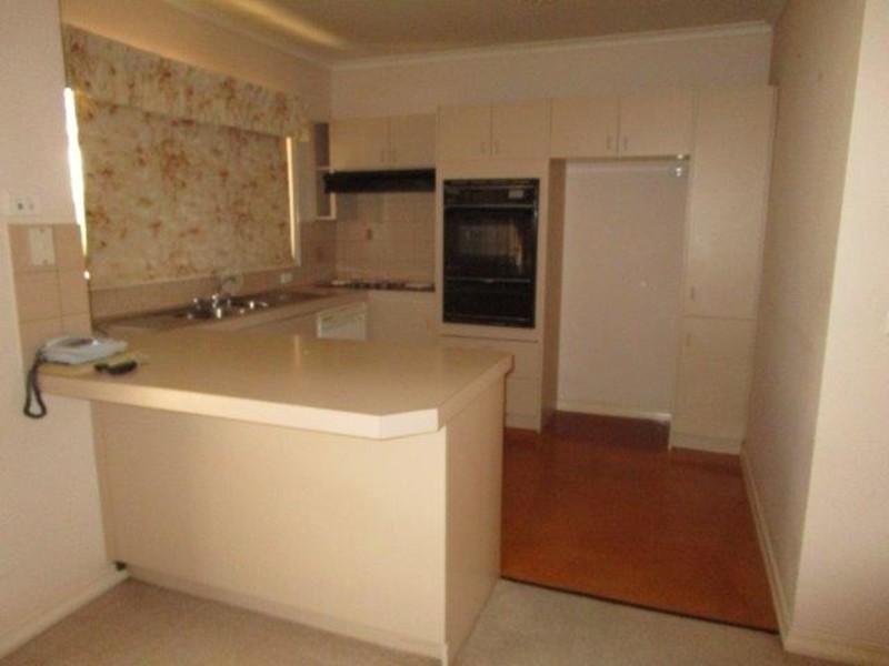 2/122 Wood Street, Donald VIC 3480