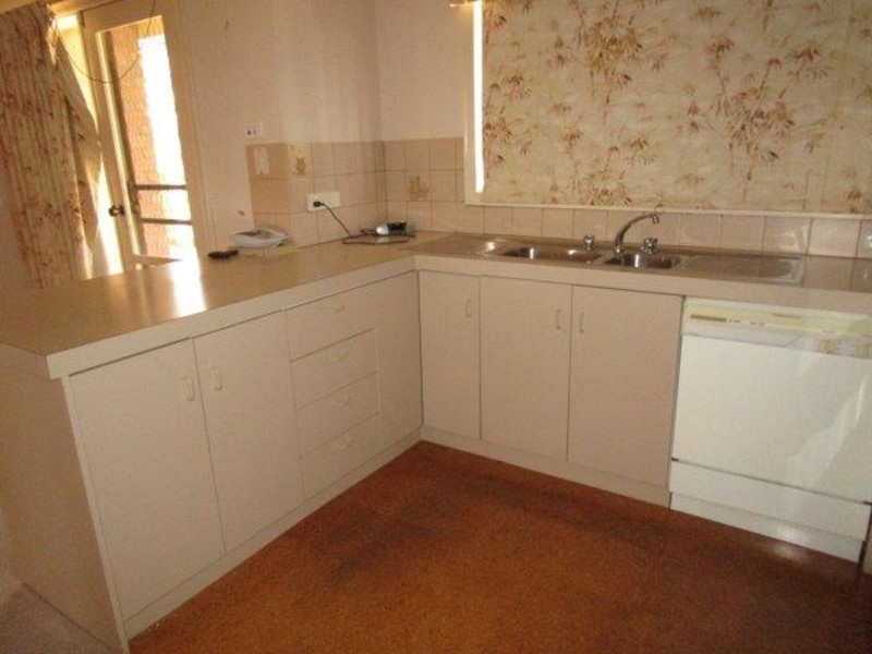 2/122 Wood Street, Donald VIC 3480