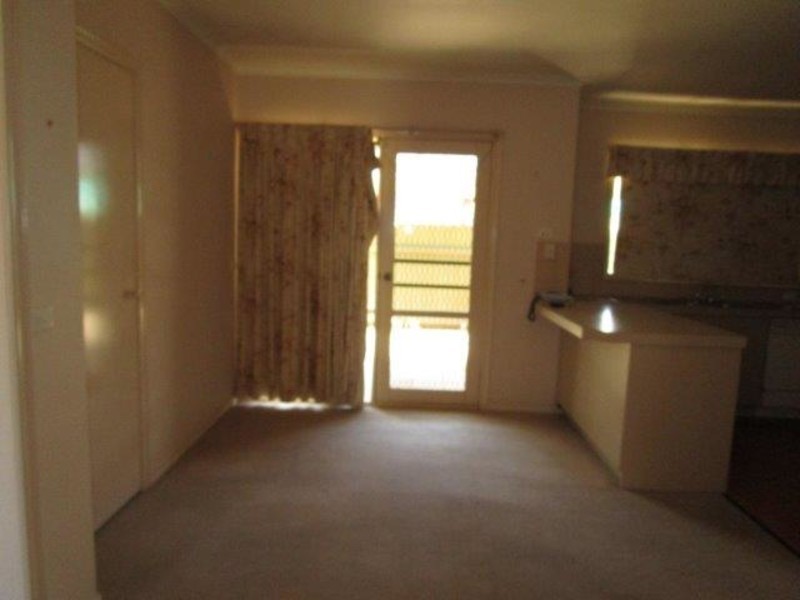 2/122 Wood Street, Donald VIC 3480