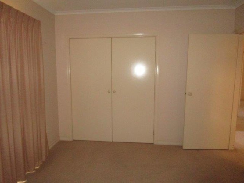 2/122 Wood Street, Donald VIC 3480