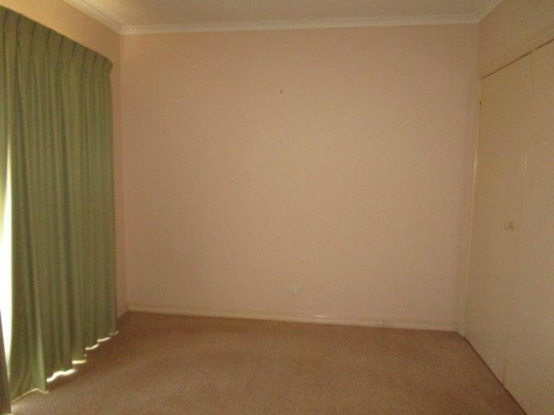 2/122 Wood Street, Donald VIC 3480