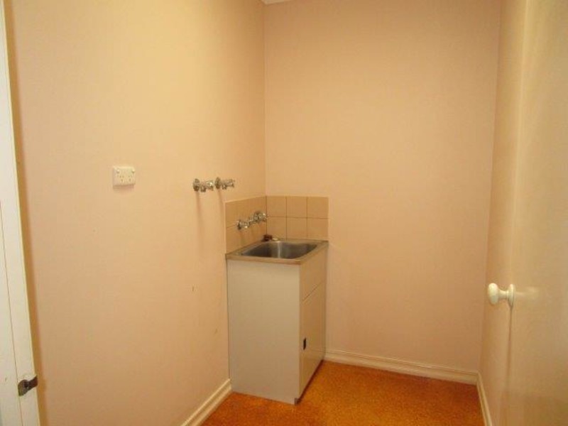 2/122 Wood Street, Donald VIC 3480