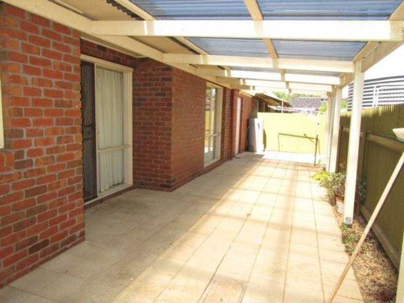 2/122 Wood Street, Donald VIC 3480