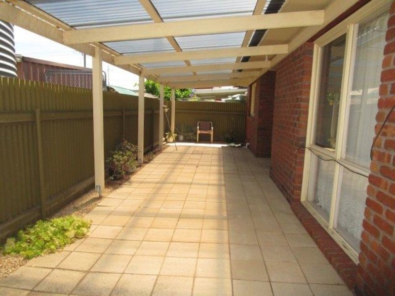 2/122 Wood Street, Donald VIC 3480