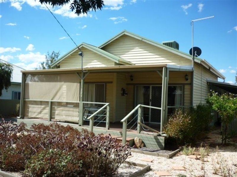 203 Woods Street, Donald VIC 3480