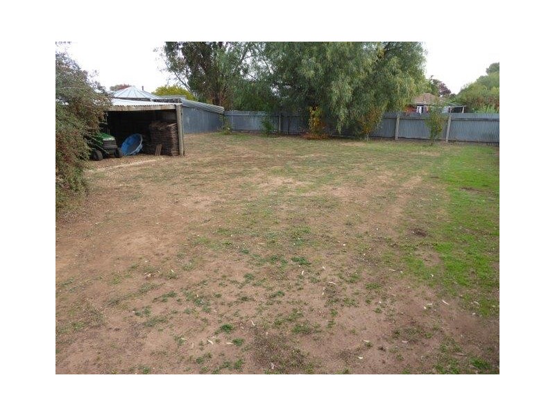 15 Camp Street, Donald VIC 3480