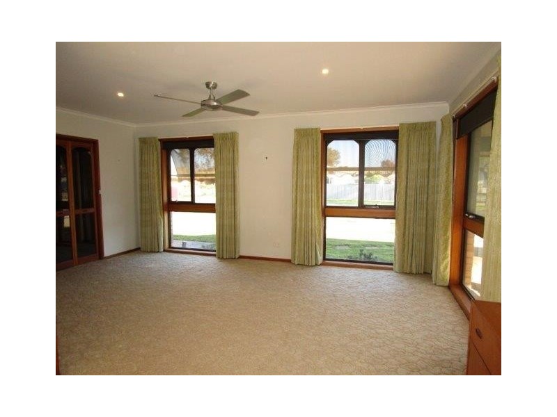 10 Campbell Street, Donald VIC 3480