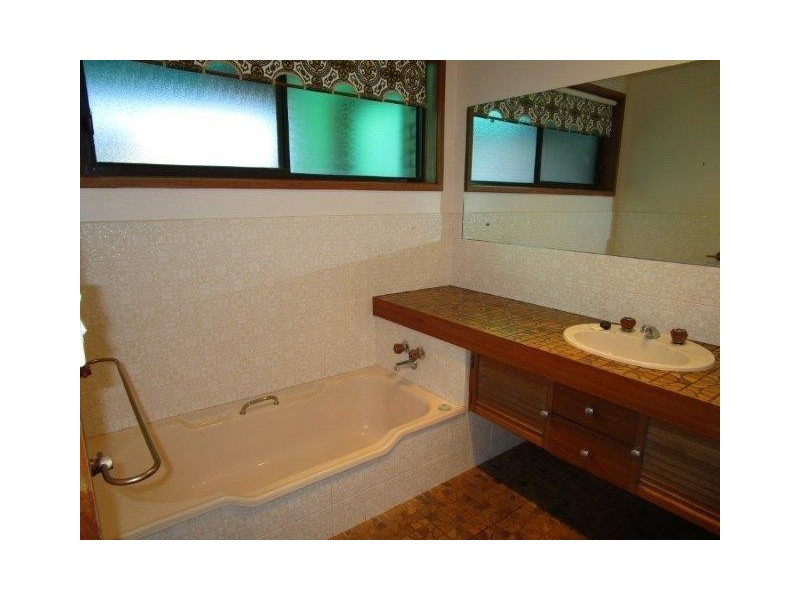 10 Campbell Street, Donald VIC 3480