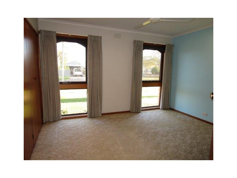 10 Campbell Street, Donald VIC 3480