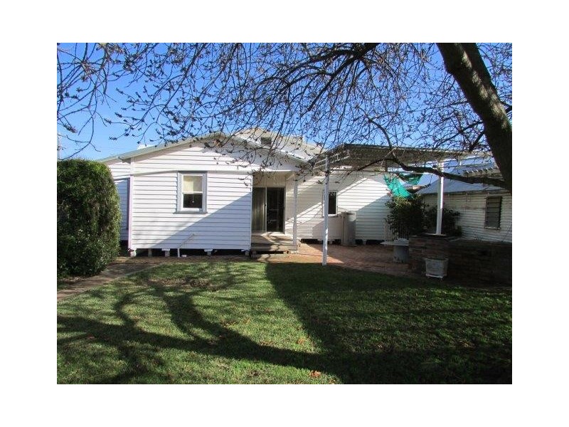 85 Jamouneau Street, Warracknabeal VIC 3393