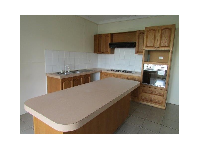 31 Molyneaux Street, Warracknabeal VIC 3393