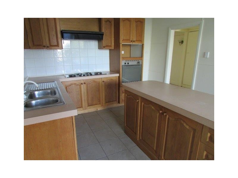 31 Molyneaux Street, Warracknabeal VIC 3393