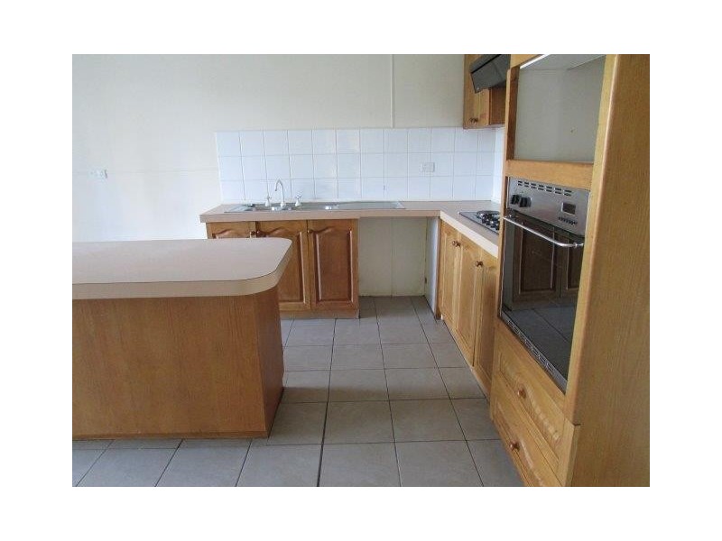 31 Molyneaux Street, Warracknabeal VIC 3393