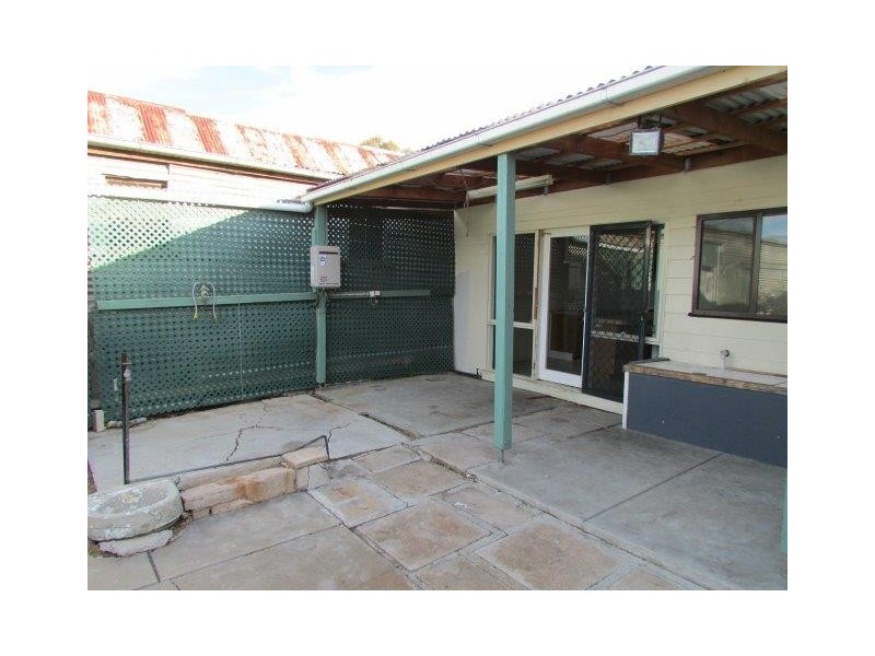 31 Molyneaux Street, Warracknabeal VIC 3393