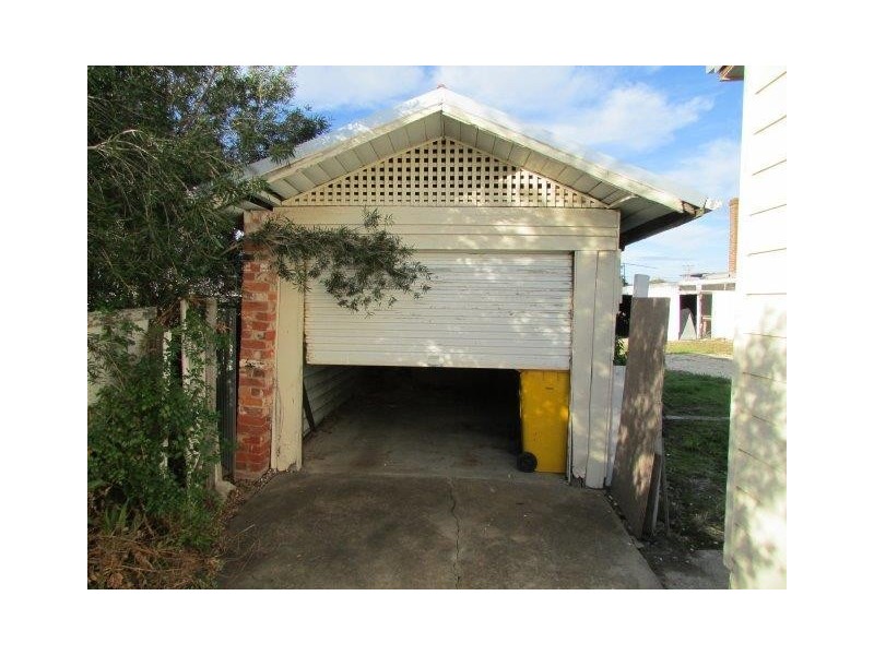 31 Molyneaux Street, Warracknabeal VIC 3393