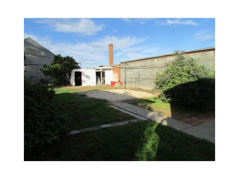 31 Molyneaux Street, Warracknabeal VIC 3393