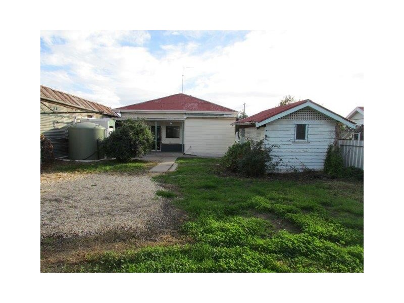 31 Molyneaux Street, Warracknabeal VIC 3393