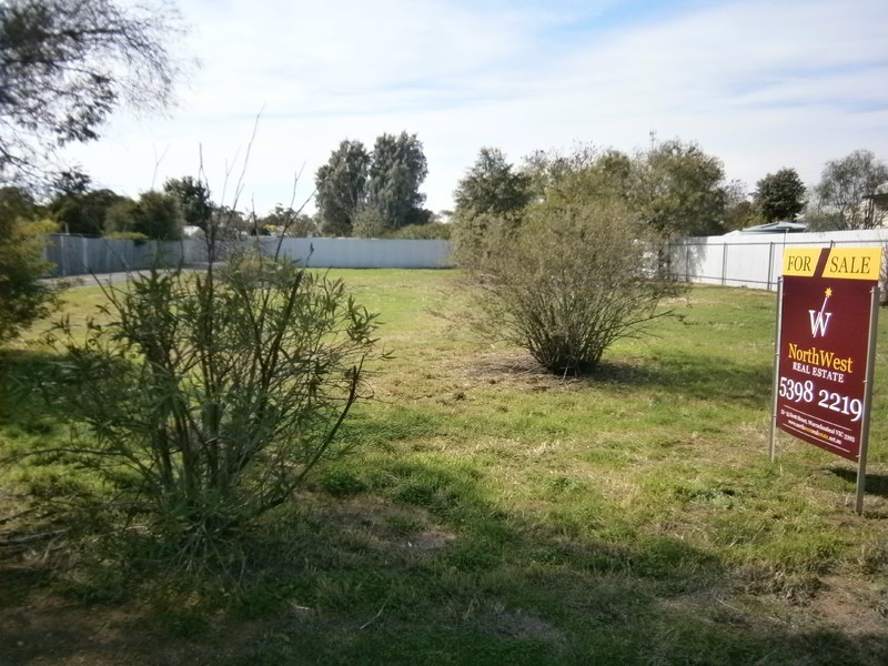 63 Molyneaux Street, Warracknabeal VIC 3393