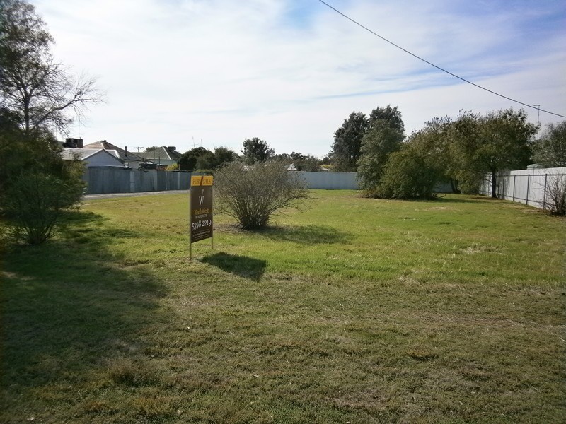 63 Molyneaux Street, Warracknabeal VIC 3393