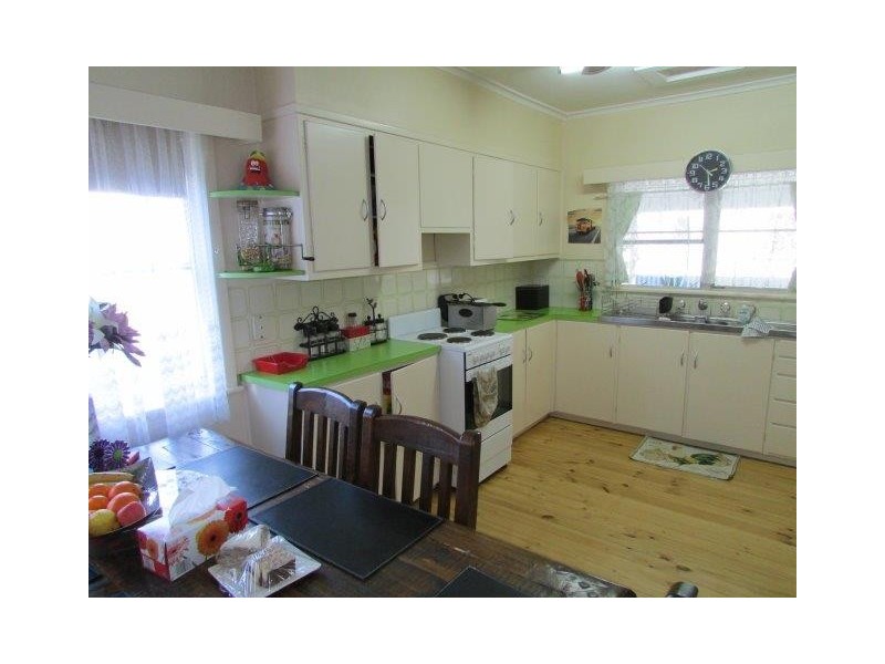 19 Kokoda Avenue, Warracknabeal VIC 3393