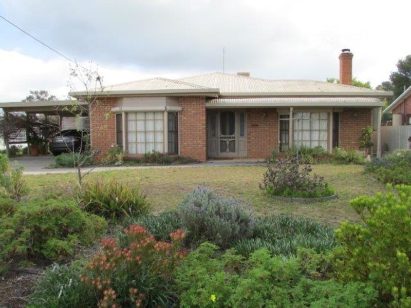 136 Jamouneau Street, Warracknabeal VIC 3393