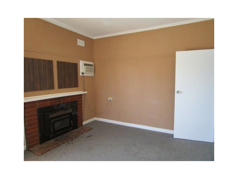 82 Jamouneau Street, Warracknabeal VIC 3393