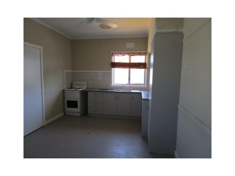 82 Jamouneau Street, Warracknabeal VIC 3393