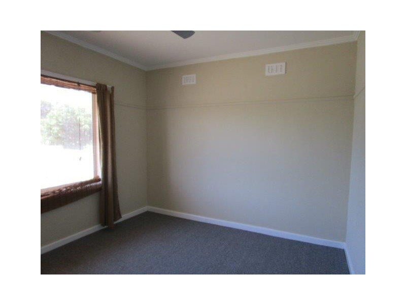 82 Jamouneau Street, Warracknabeal VIC 3393