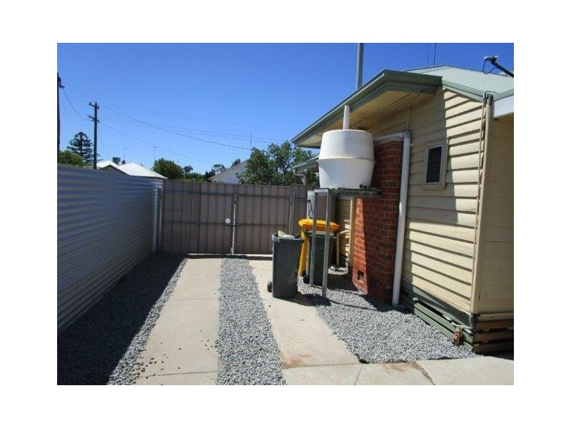 82 Jamouneau Street, Warracknabeal VIC 3393