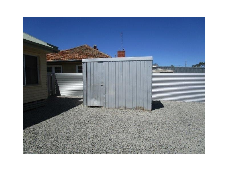 82 Jamouneau Street, Warracknabeal VIC 3393