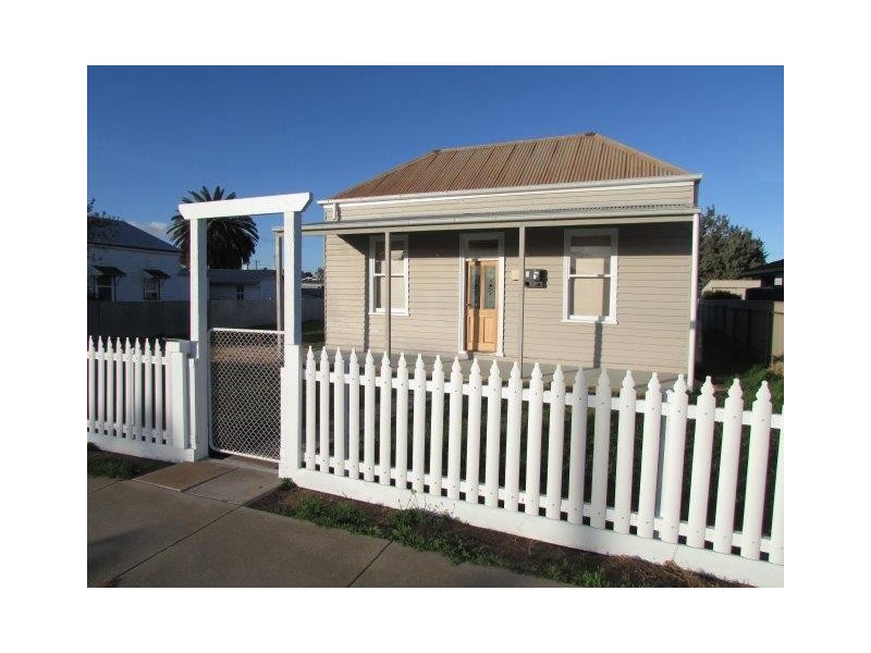 69 Devereux Street, Warracknabeal VIC 3393