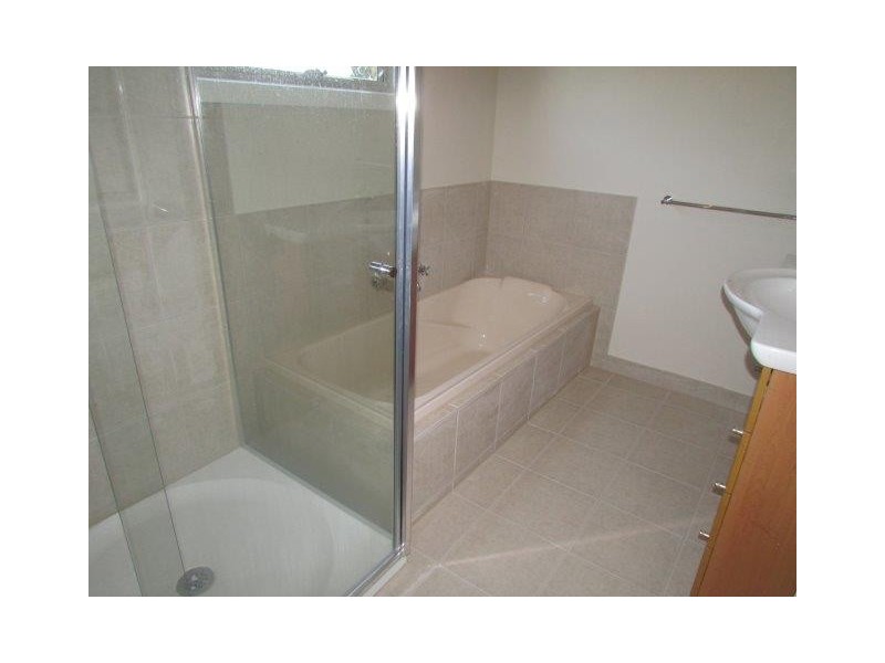 69 Devereux Street, Warracknabeal VIC 3393