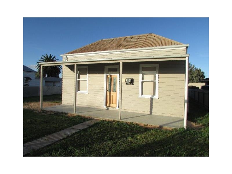 69 Devereux Street, Warracknabeal VIC 3393