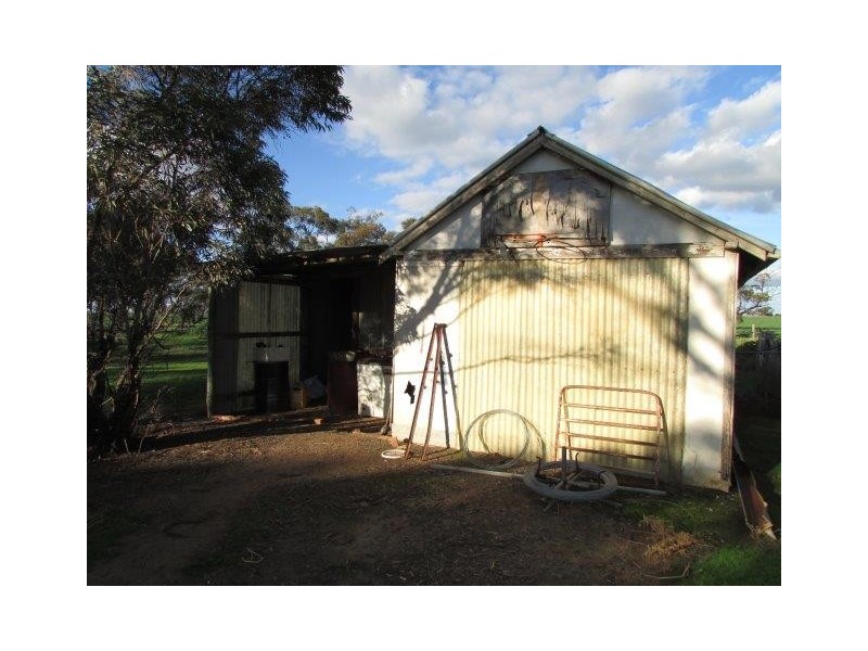 2504 Sunraysia Highway, Curyo VIC 3483