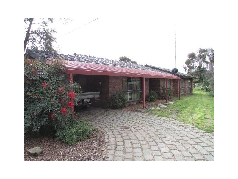 13 Willow Crt, Donald VIC 3480