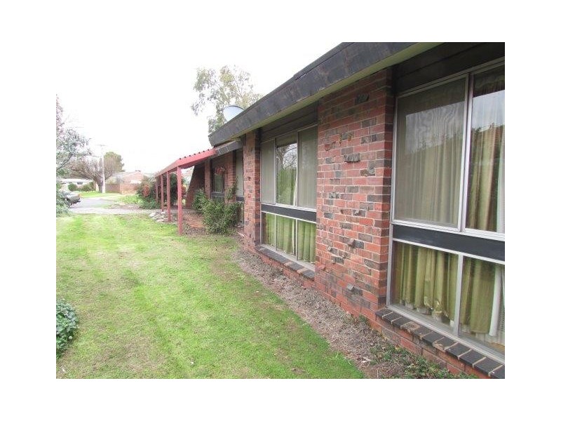 13 Willow Crt, Donald VIC 3480