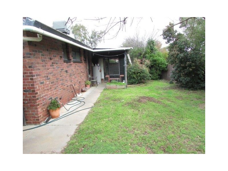 13 Willow Crt, Donald VIC 3480