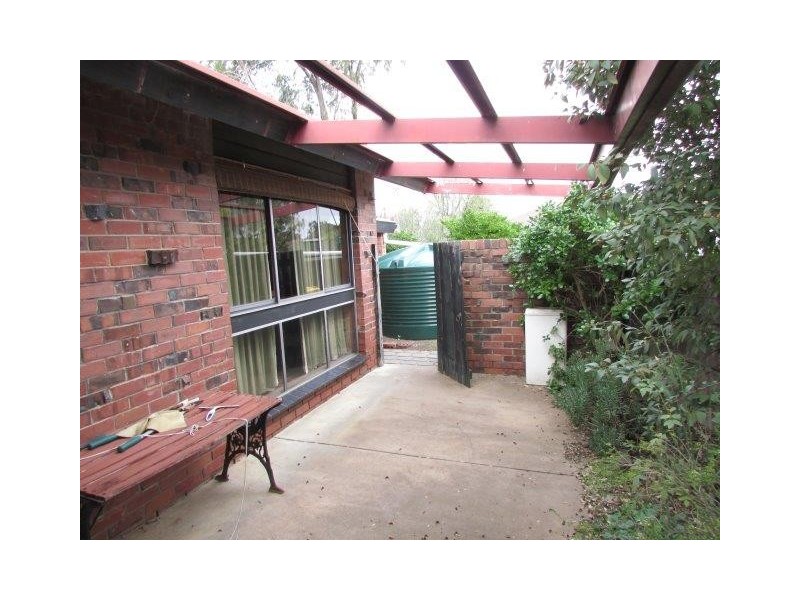 13 Willow Crt, Donald VIC 3480