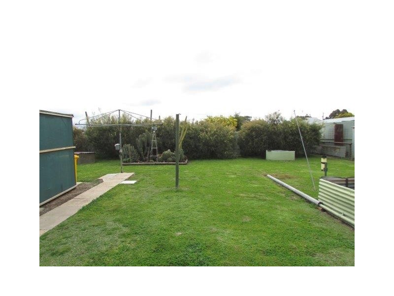16 Craig Avenue, Warracknabeal VIC 3393